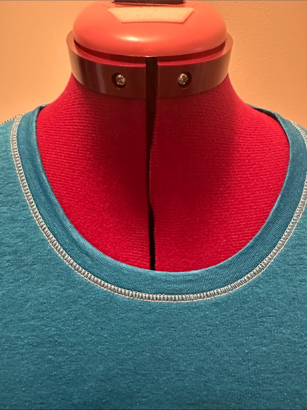 Fedeli V-Neck Top with Contrast Stitching - Picture 4 of 14